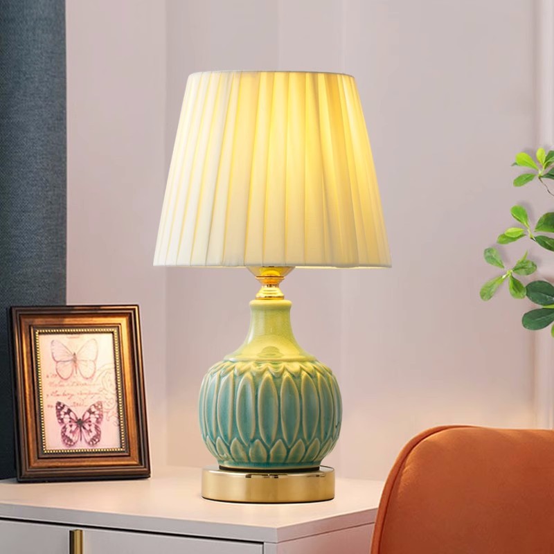 タッチ式のアメリカンセラミック製デスクランプ、寝室用ベッドサ - Desk Lamp のレビューと価格